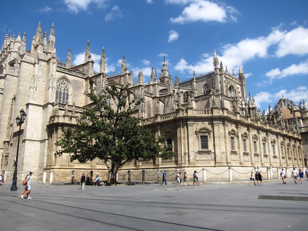 The Seville Cathedral span an entire share block